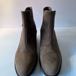 Clarks Collection Women's Brown Suede Ankle Bootie, Block Heel, Zip, US 10 (A1)